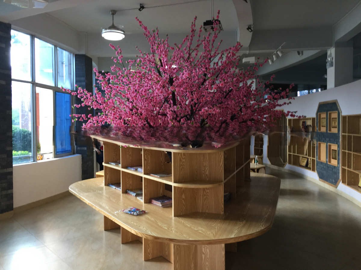 仿真樱花树招牌，展现文化品位：酒店豪华装修方案